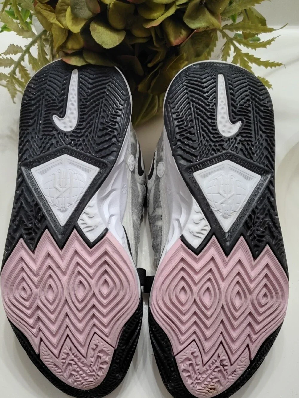 Nike Kyrie Kids' Basketball Shoes - Gray/Black